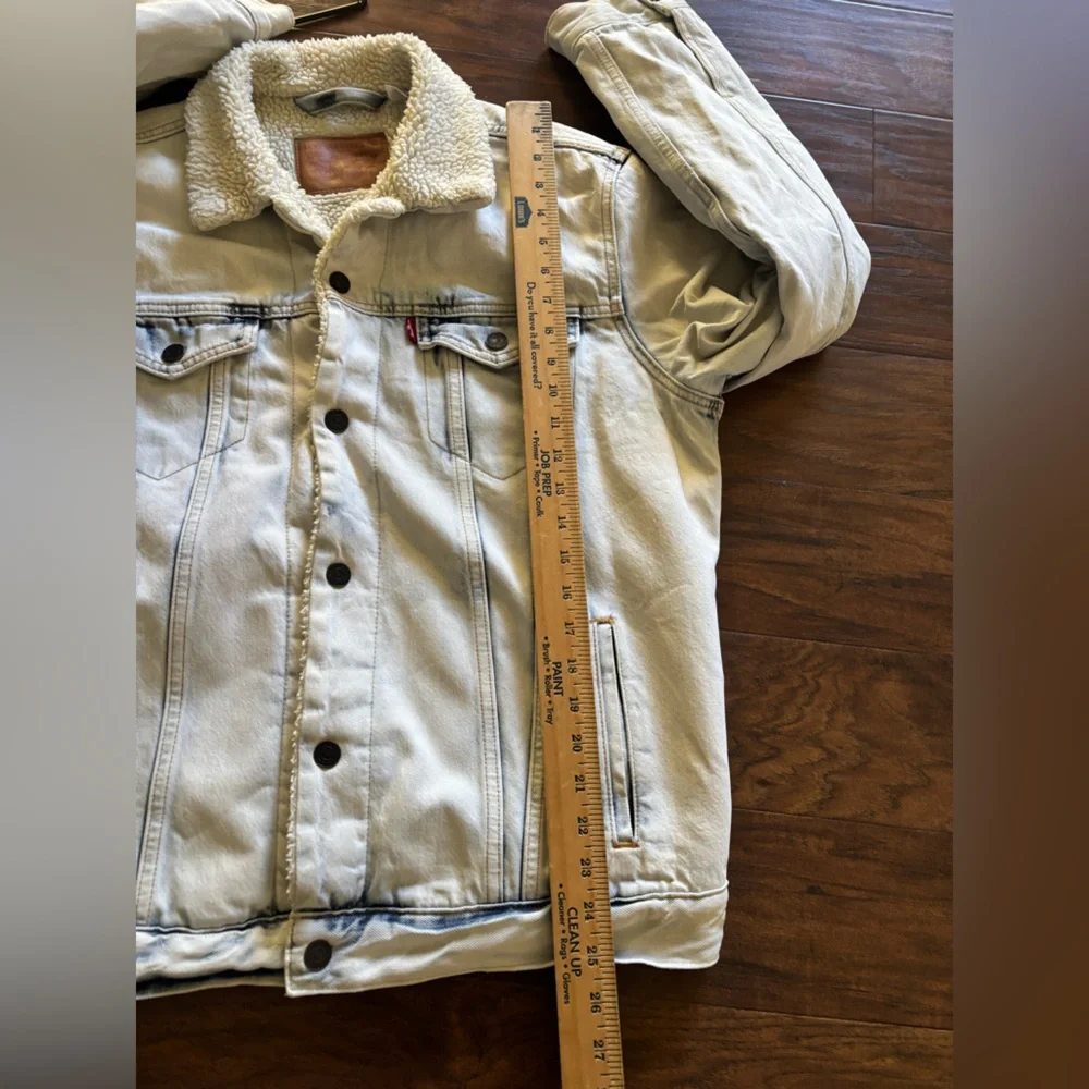Levi's Light Blue Denim Jacket with Sherpa Lining - Picture 6 of 12